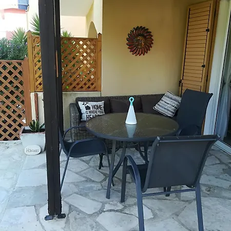 Regina Gardens 3 Bedroom Вилла
